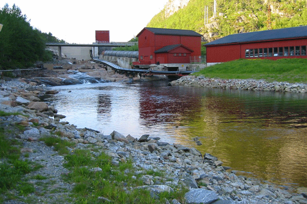 Elvens udlb i fjorden. Fr og efter branden