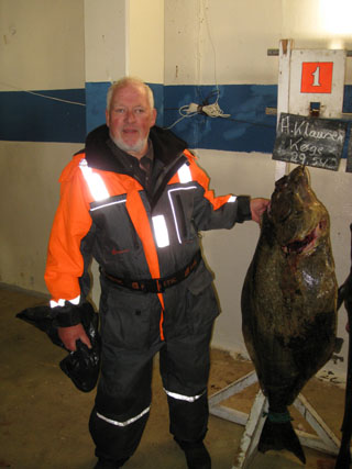 Holger med sin kmpe helleflynder p 29,54 kg