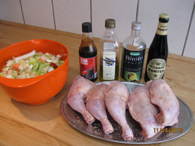 Ingredienser til kyllingelår braiseret i Porter
