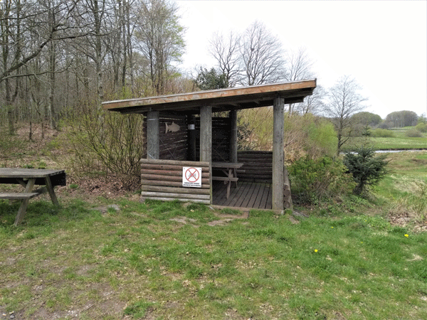 The shelter at Hodde Sø is a nice place to eat your packed lunch in rainy weather