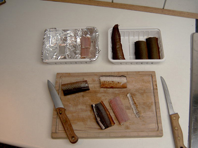 Filleting of smoked eel for lunchbox