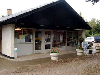 Langå Camping Information Kiosk and grocery. Palmehaven with Grill place