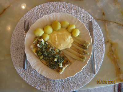 Pangasius filet med nye Danske kartofler og hvide asparges