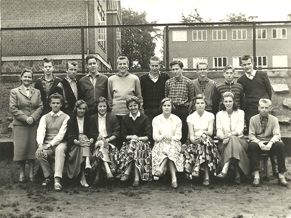 Class photo from 4th Medium 1958 in Varde